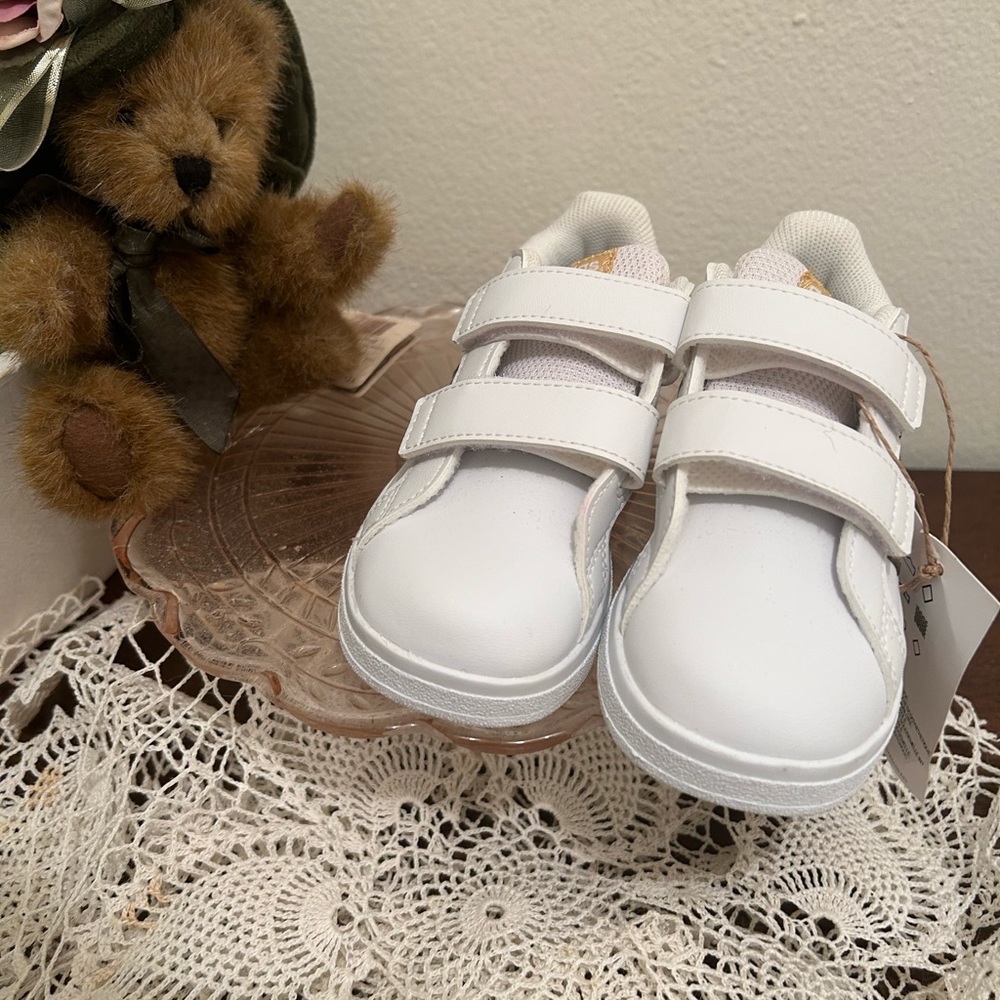 COPY - Adidas Toddler Sneakers size 7 1/2 white w/ Gold